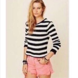 FREE PEOPLE SWEATER LIKE NEW